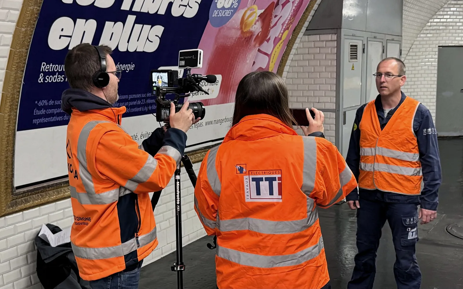Tournage de nuit avec les équipes de TTI sur un quai du métro parisien